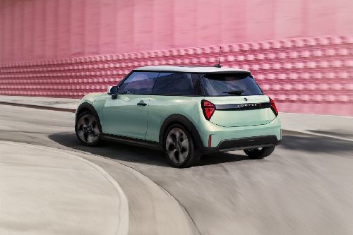 3 Door Rear Medium Side View