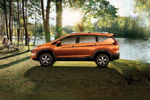 Mitsubishi Xpander Cross (2023-2024) Full Side View