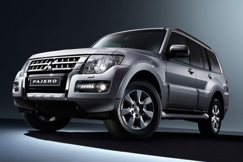 Pajero Front deep low Angle View