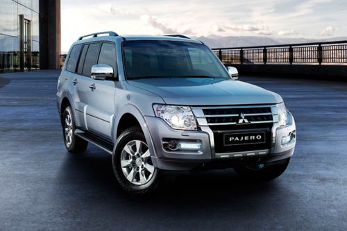 Mitsubishi Pajero Front Medium View