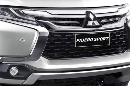 Montero Sport (2022-2023) Grille View