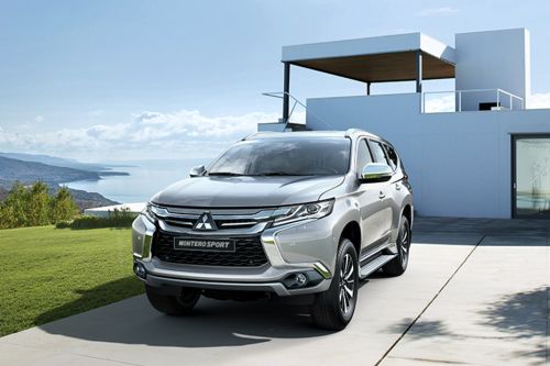 Mitsubishi Montero Sport (2022-2023) Side Medium View