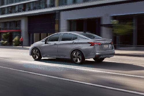 Rear Medium View of Nissan Sunny