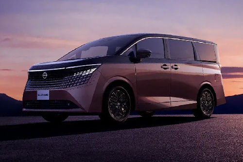 Nissan Elgrand Front Side View