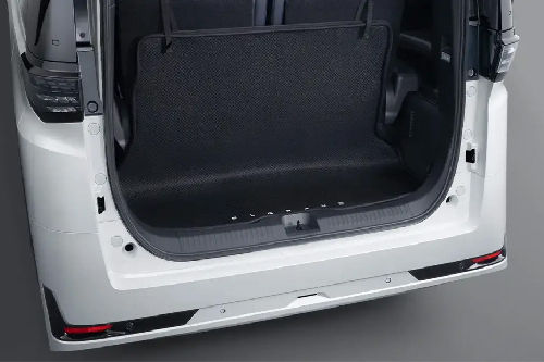 Trunk Open Closer View of Elgrand
