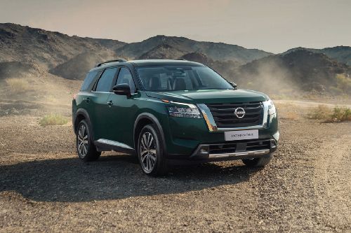 Nissan Pathfinder Front Side View