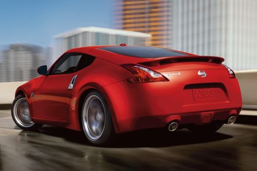 Rear Cross Side View of Nissan 370Z Coupe