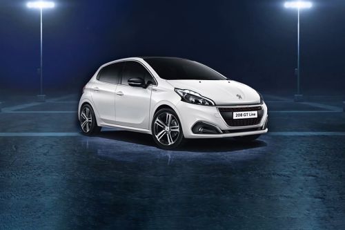 Peugeot 208 GT-Line Front Cross Side View
