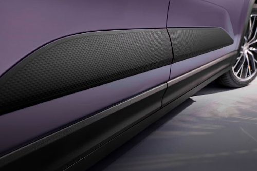 Macan Electric Front angle low view