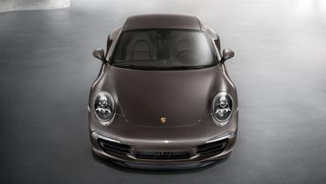 Full Front View of 911 Carrera 4S
