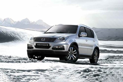 Ssangyong Rexton W Front Side View