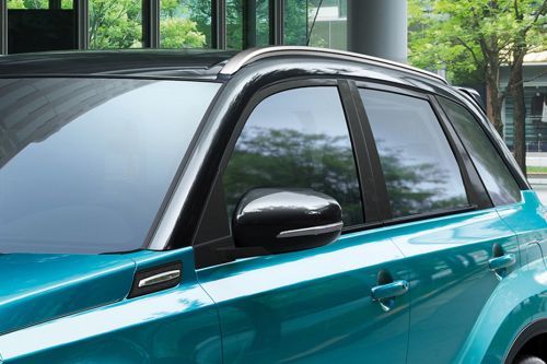 Suzuki Vitara (2022) Drivers Side Mirror Front Angle