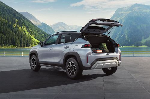 Rear Cross Side View of Suzuki Fronx