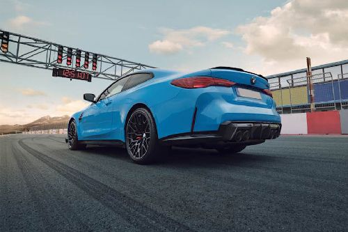 Rear Cross Side View of BMW M4