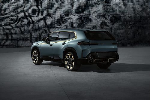 Rear Cross Side View of BMW XM