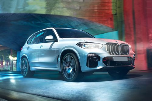 BMW X5 (2022-2023) Front Cross Side View