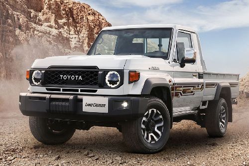 Toyota Land Cruiser 70 Front Cross Side View