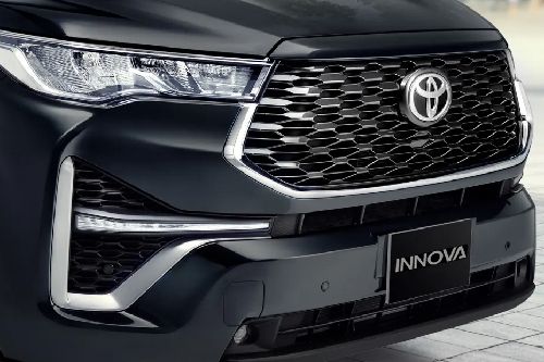 Innova Hycross Grille View