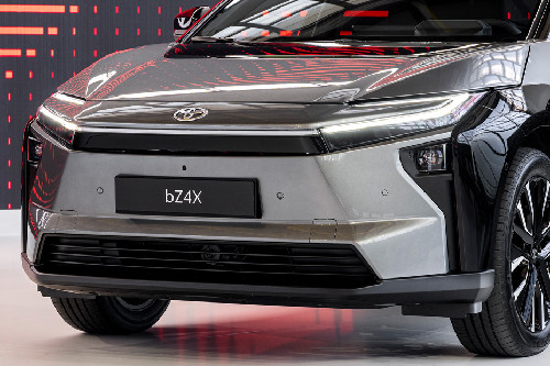 bZ4X Grille View