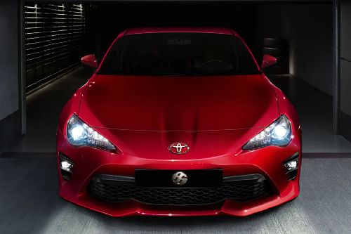 Full Front View of 86