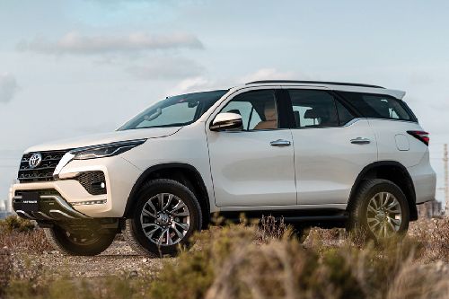 Toyota Fortuner Front Side View