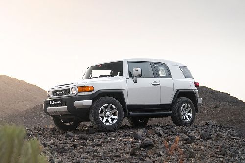 FJ Cruiser Front angle low view