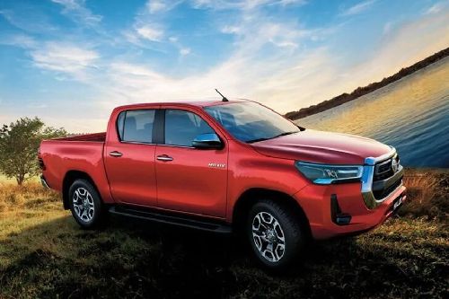 Toyota Hilux Front Cross Side View