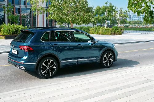 Tiguan (2022-2024) Rear angle view