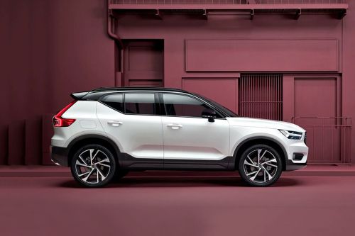 Volvo XC40 (2018-2022) Drivers Sideview