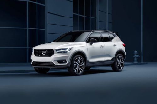 XC40 (2018-2022) Front angle low view