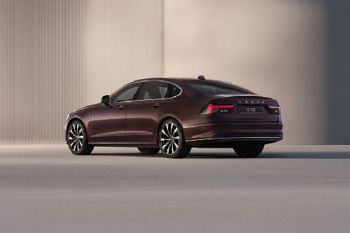 Rear Cross Side View of Volvo S90 2026