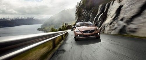 V40 Cross Country Medium Angle Front View