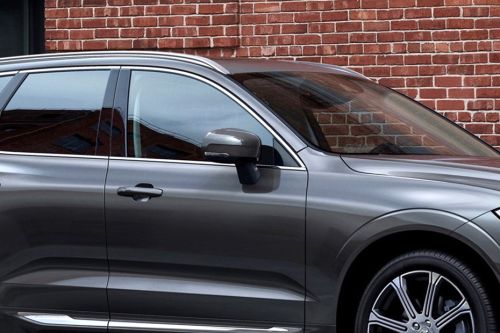 Volvo XC60 (2022-2022) Drivers Side Mirror Front Angle