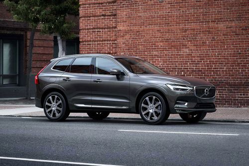 Volvo XC60 (2022-2022) Front Cross Side View