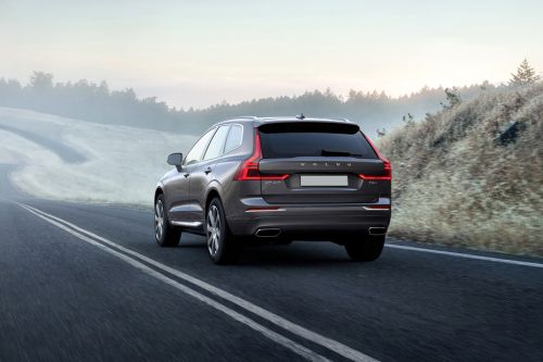 Rear Cross Side View of Volvo XC60 (2022-2022)