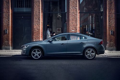 S60 (2021-2023) Side view