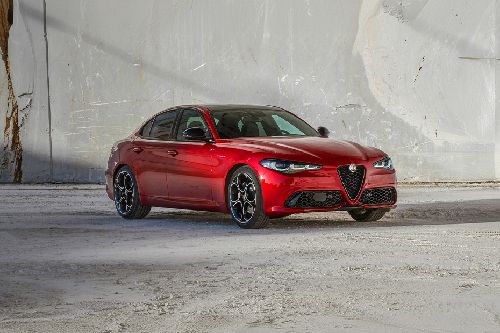 Alfa Romeo Giulia Front Medium View