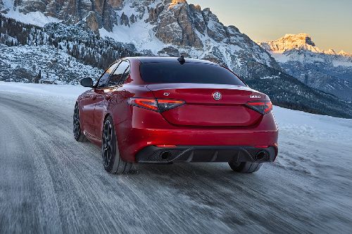 Rear Cross Side View of Alfa Romeo Giulia