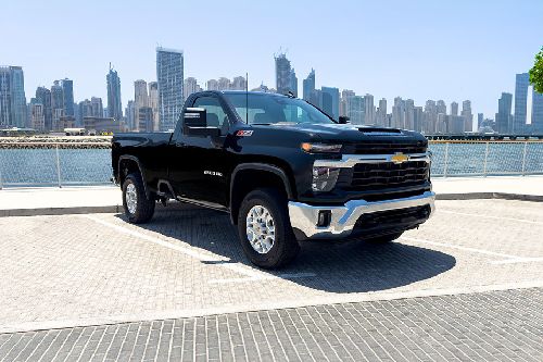 Chevrolet Silverado HD Front Medium View