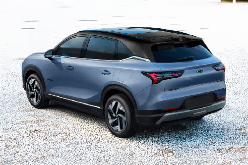 Rear Cross Side View of Chevrolet Captiva EV