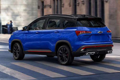 Rear Cross Side View of Chevrolet Captiva