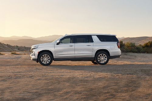 Chevrolet Suburban (2022-2024) Full Side View