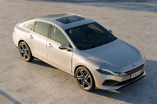 MG 8 PHEV Front Cross Side View