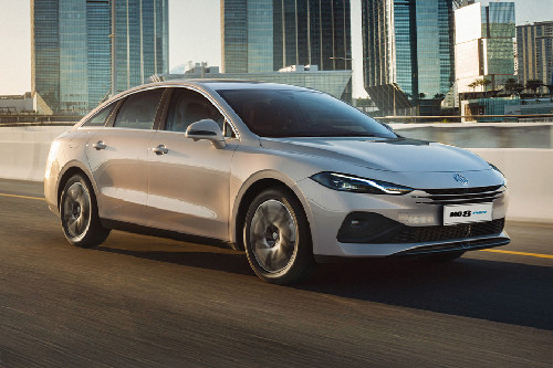 MG 8 PHEV Front Medium View