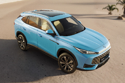 MG HS  Hybrid Front Cross Side View