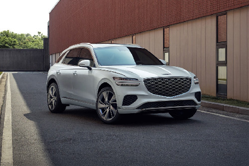 Genesis GV70 Front Medium View
