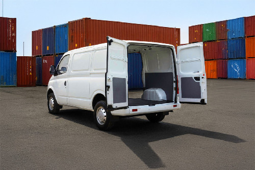 Rear Cross Side View of Maxus V80