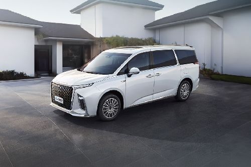 Maxus G90 Front Side View