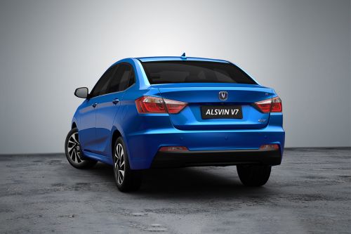 Rear Cross Side View of Changan ALSVIN V7