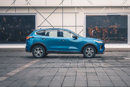 Jolion Pro Medium Angle Front View